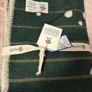 New! 1843 Barker Textiles  88% wool, 12% cotton New Zealand Wool throw.
